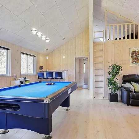 Дом отдыха Udsholt Strand Sleeps 20 Pool Wifi Udsholt Sand