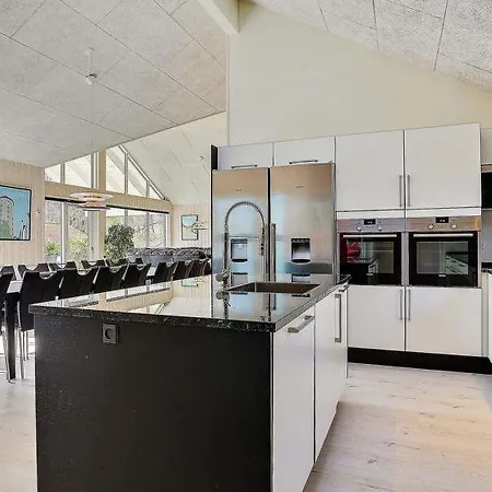 Udsholt Strand Sleeps 20 Pool Wifi Holiday home *