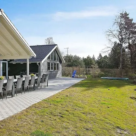 Дом отдыха Udsholt Strand Sleeps 20 Pool Wifi *