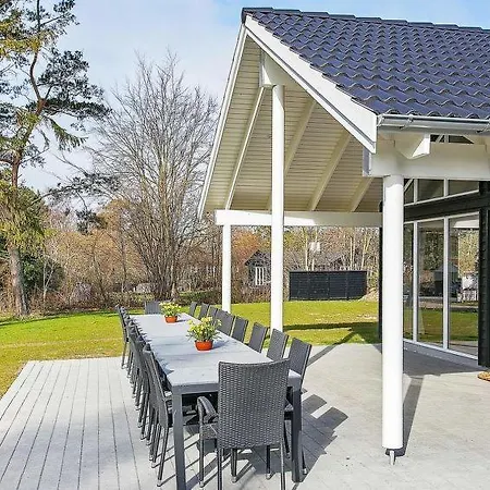 Дом отдыха Udsholt Strand Sleeps 20 Pool Wifi